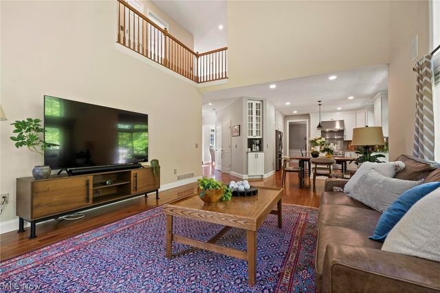 255 Williamsburg Drive, Avon Lake, OH 44012