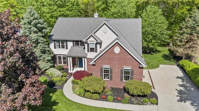 255 Williamsburg Drive, Avon Lake, OH 44012