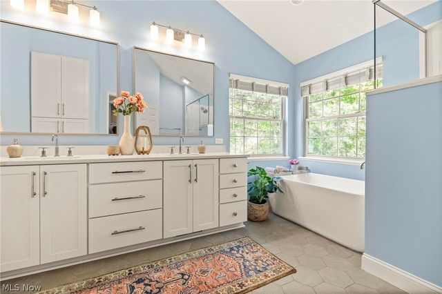 255 Williamsburg Drive, Avon Lake, OH 44012