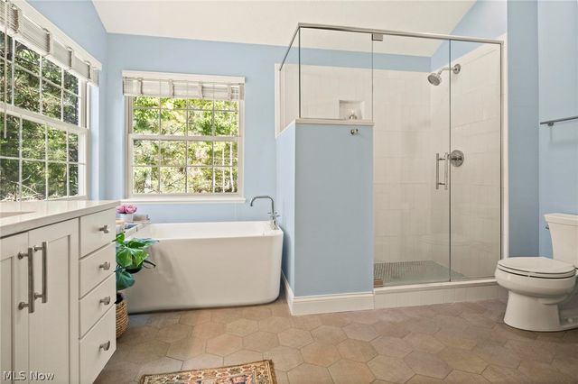 255 Williamsburg Drive, Avon Lake, OH 44012