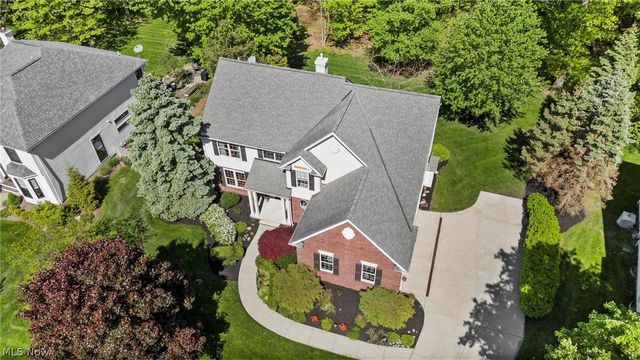 255 Williamsburg Drive, Avon Lake, OH 44012