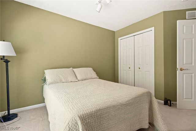 255 Williamsburg Drive, Avon Lake, OH 44012