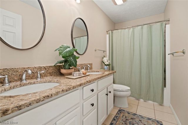 255 Williamsburg Drive, Avon Lake, OH 44012