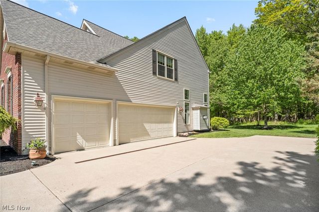 255 Williamsburg Drive, Avon Lake, OH 44012
