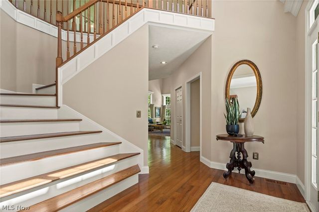 255 Williamsburg Drive, Avon Lake, OH 44012