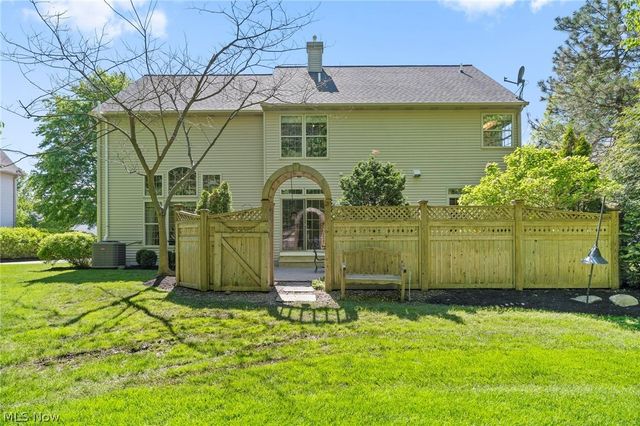255 Williamsburg Drive, Avon Lake, OH 44012