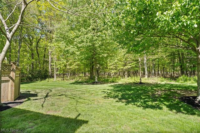 255 Williamsburg Drive, Avon Lake, OH 44012