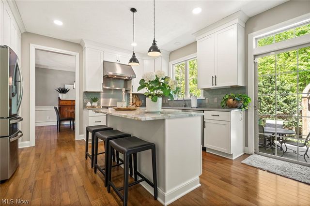 255 Williamsburg Drive, Avon Lake, OH 44012