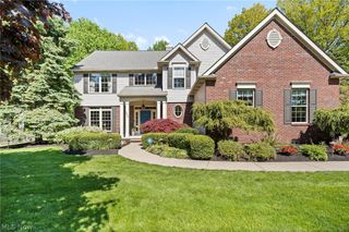 255 Williamsburg Drive, Avon Lake, OH 44012