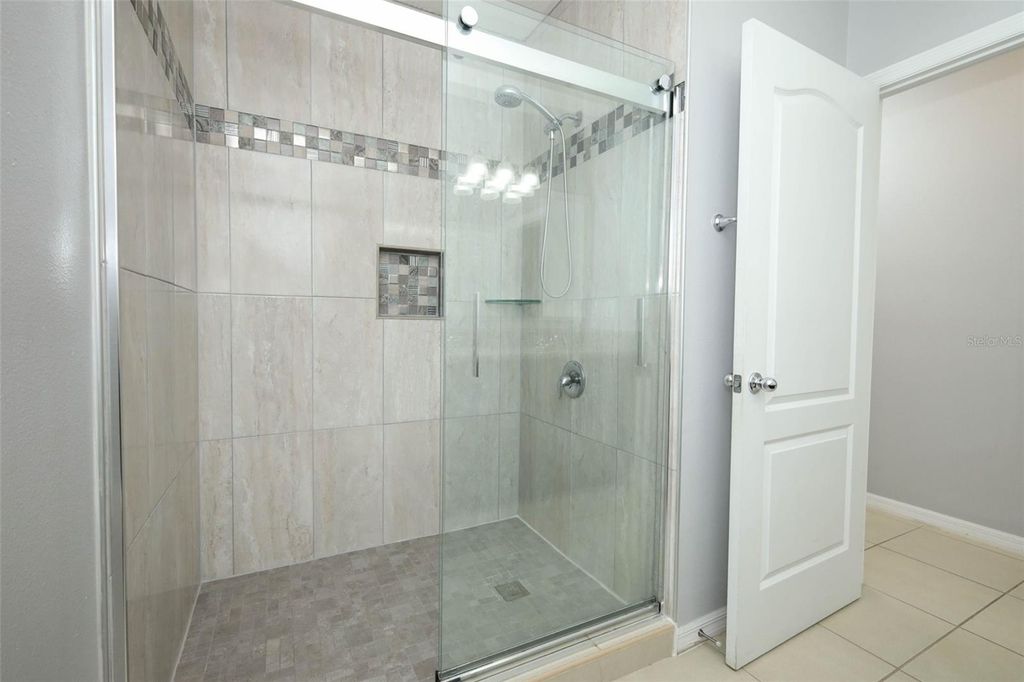 Image 13 of property listing at 3802 BISHOP LANDING WAY, Orlando, FL 32824