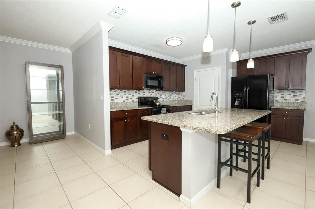 Image 5 of property listing at 3802 BISHOP LANDING WAY, Orlando, FL 32824