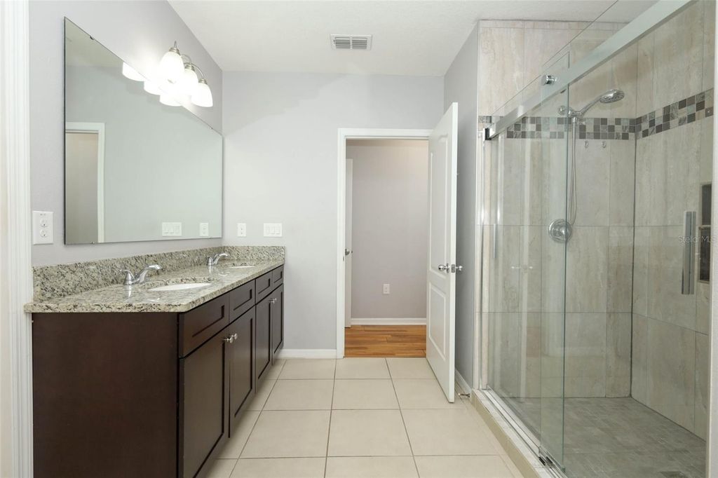 Image 70 of property listing at 3802 BISHOP LANDING WAY, Orlando, FL 32824