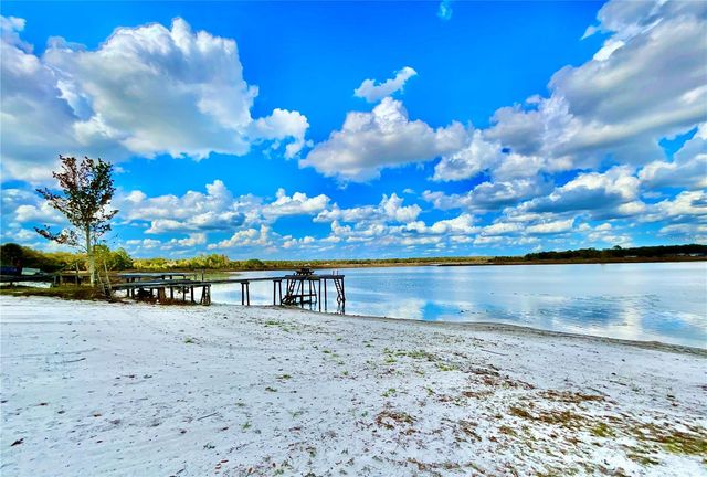 106 E SUNNYSIDE BEACH ROAD, Hawthorne, FL 32640