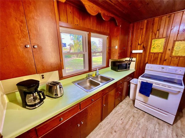 106 E SUNNYSIDE BEACH ROAD, Hawthorne, FL 32640