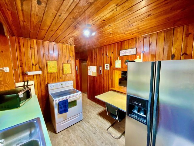 106 E SUNNYSIDE BEACH ROAD, Hawthorne, FL 32640