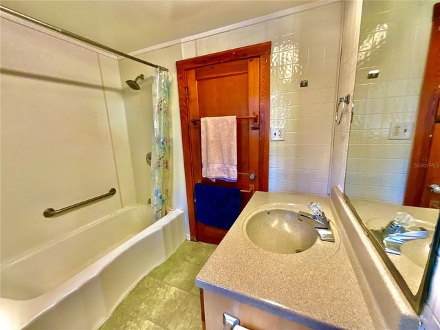 106 E SUNNYSIDE BEACH ROAD, Hawthorne, FL 32640