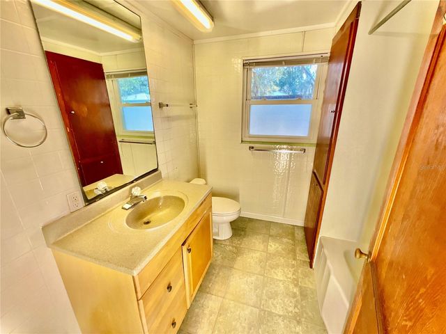 106 E SUNNYSIDE BEACH ROAD, Hawthorne, FL 32640