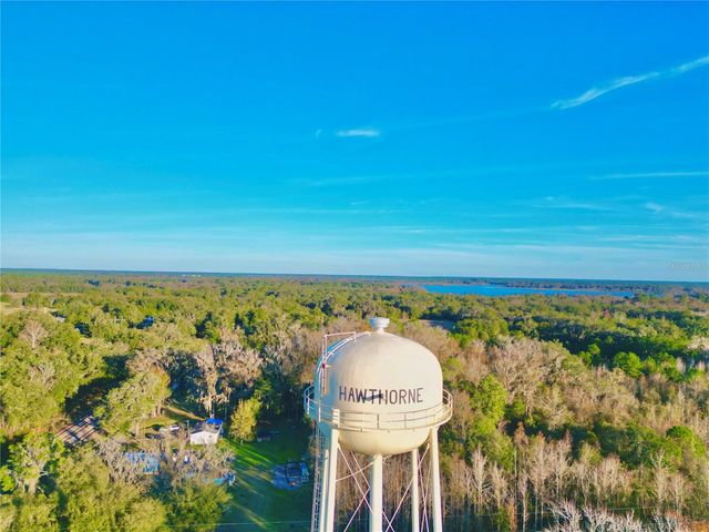 106 E SUNNYSIDE BEACH ROAD, Hawthorne, FL 32640