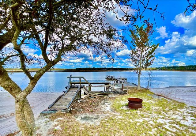 106 E SUNNYSIDE BEACH ROAD, Hawthorne, FL 32640