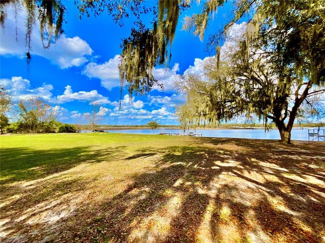 106 E SUNNYSIDE BEACH ROAD, Hawthorne, FL 32640