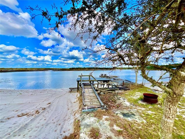 106 E SUNNYSIDE BEACH ROAD, Hawthorne, FL 32640