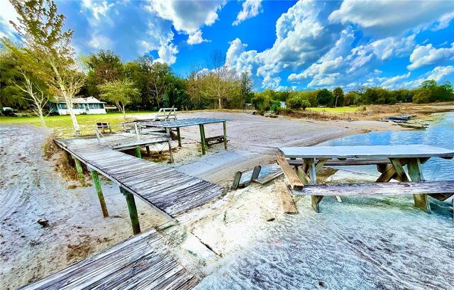 106 E SUNNYSIDE BEACH ROAD, Hawthorne, FL 32640