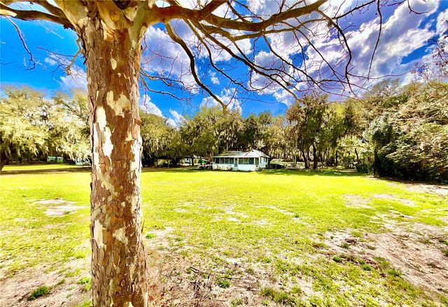 106 E SUNNYSIDE BEACH ROAD, Hawthorne, FL 32640