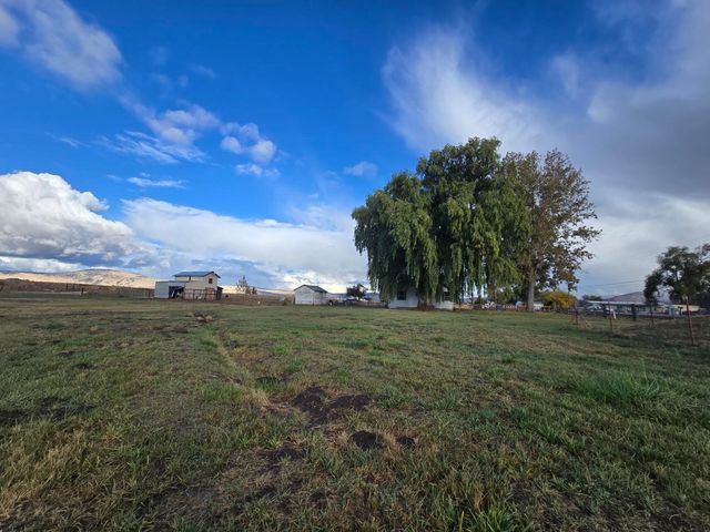 1267 Joe Wright Road, Klamath Falls, OR 97603