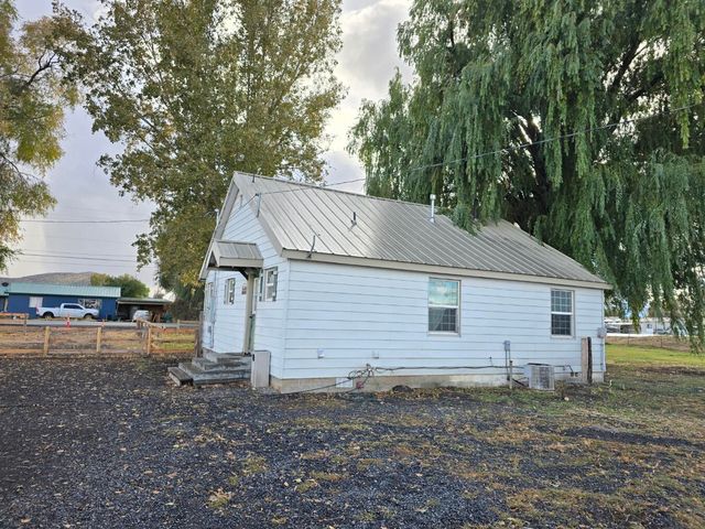 1267 Joe Wright Road, Klamath Falls, OR 97603