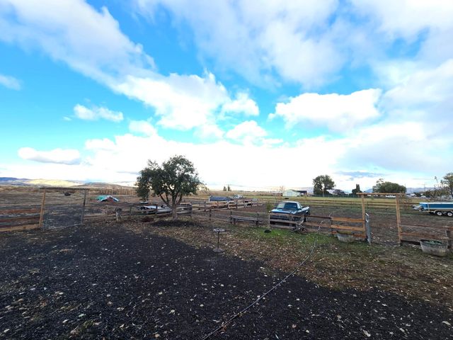 1267 Joe Wright Road, Klamath Falls, OR 97603