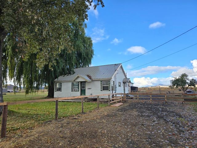 1267 Joe Wright Road, Klamath Falls, OR 97603