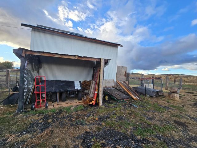 1267 Joe Wright Road, Klamath Falls, OR 97603