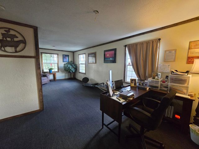 1267 Joe Wright Road, Klamath Falls, OR 97603