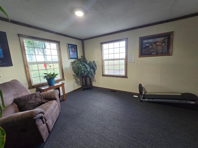1267 Joe Wright Road, Klamath Falls, OR 97603