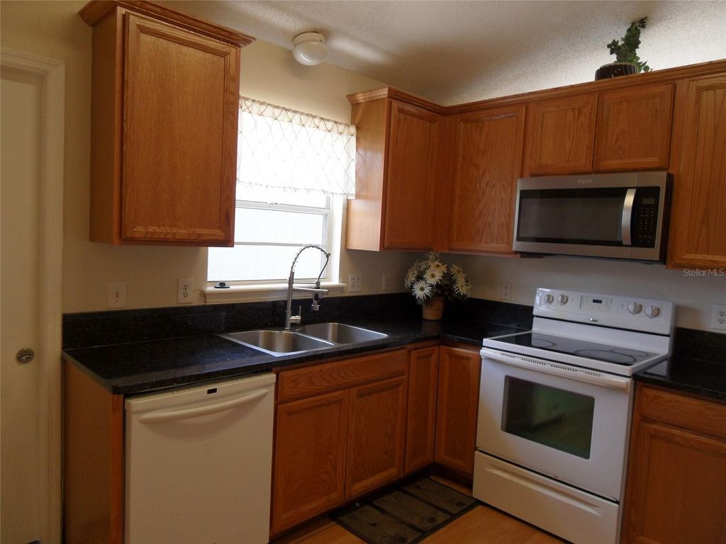 Image 8 of property listing at 276 SAN GABRIEL STREET, Winter Springs, FL 32708