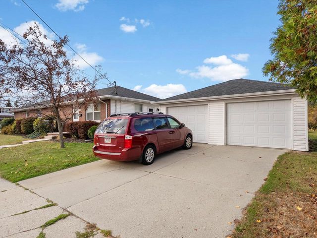 3502 W Marshall STREET, Manitowoc, WI 54220