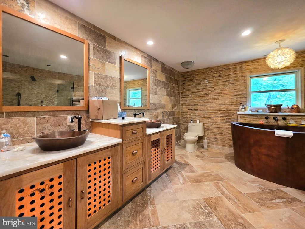 Image 108 of property listing at 11429 ASSATEAGUE RD, Berlin, MD 21811