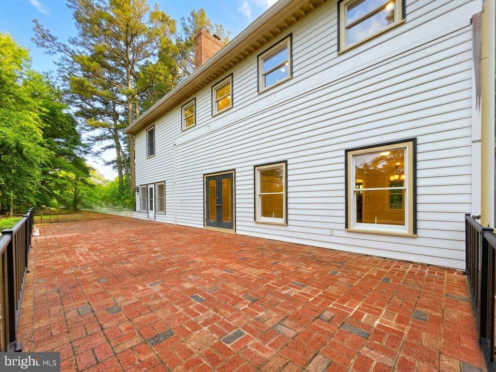 Image 11 of property listing at 11429 ASSATEAGUE RD, Berlin, MD 21811