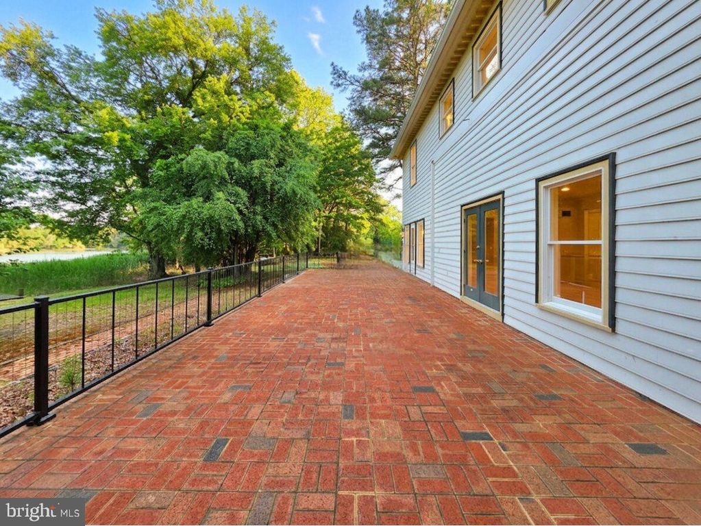 Image 12 of property listing at 11429 ASSATEAGUE RD, Berlin, MD 21811