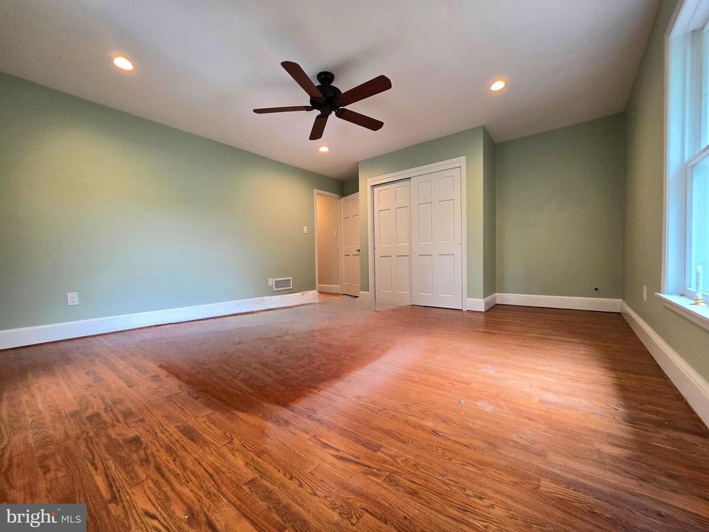 Image 121 of property listing at 11429 ASSATEAGUE RD, Berlin, MD 21811