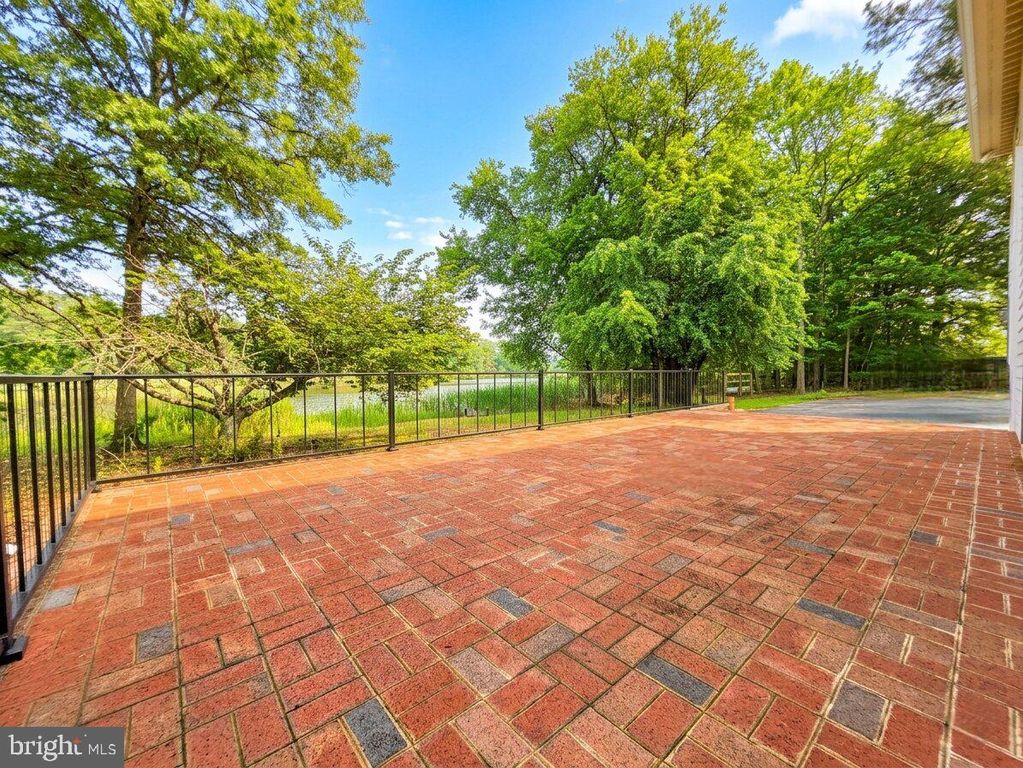 Image 14 of property listing at 11429 ASSATEAGUE RD, Berlin, MD 21811