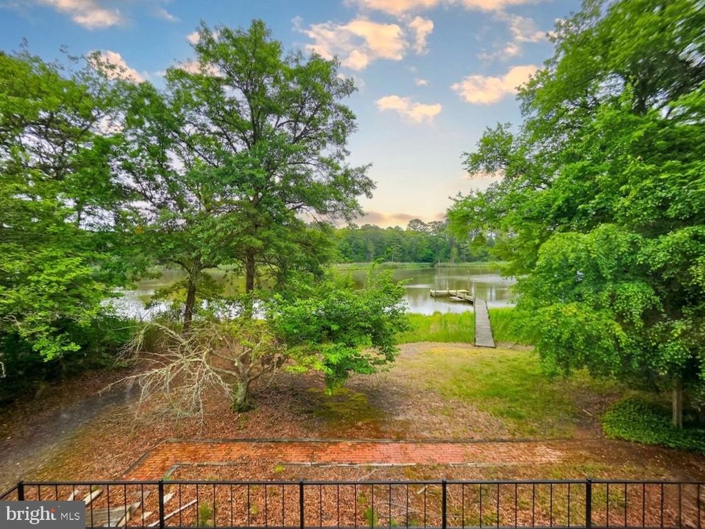 Image 5 of property listing at 11429 ASSATEAGUE RD, Berlin, MD 21811