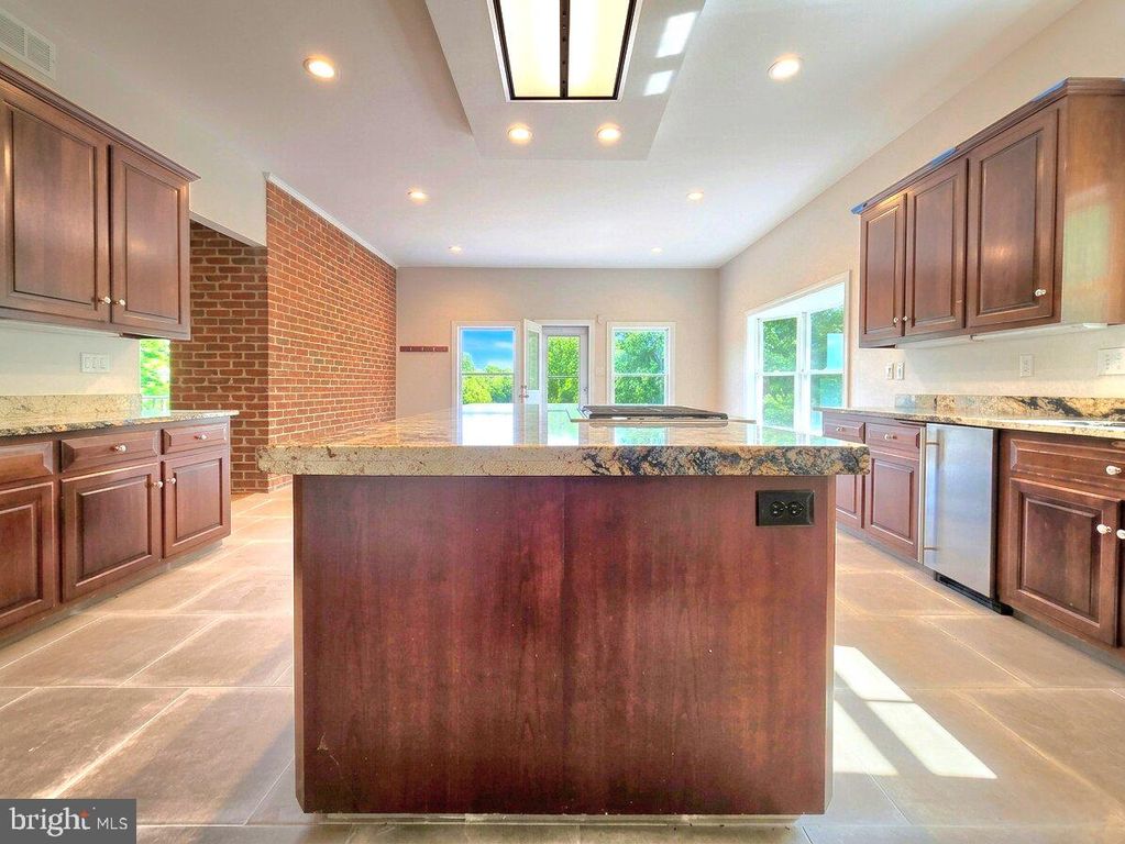 Image 59 of property listing at 11429 ASSATEAGUE RD, Berlin, MD 21811