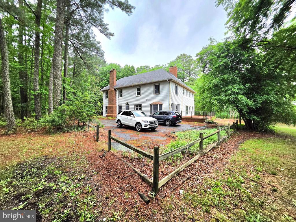 Image 7 of property listing at 11429 ASSATEAGUE RD, Berlin, MD 21811