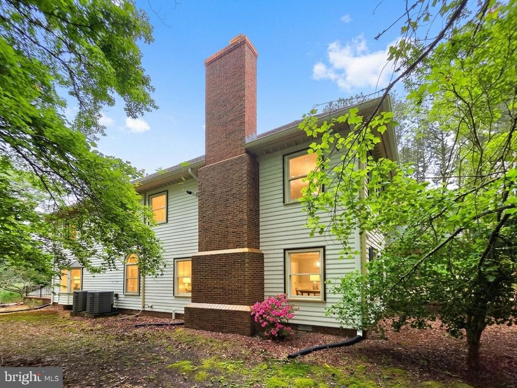 Image 8 of property listing at 11429 ASSATEAGUE RD, Berlin, MD 21811