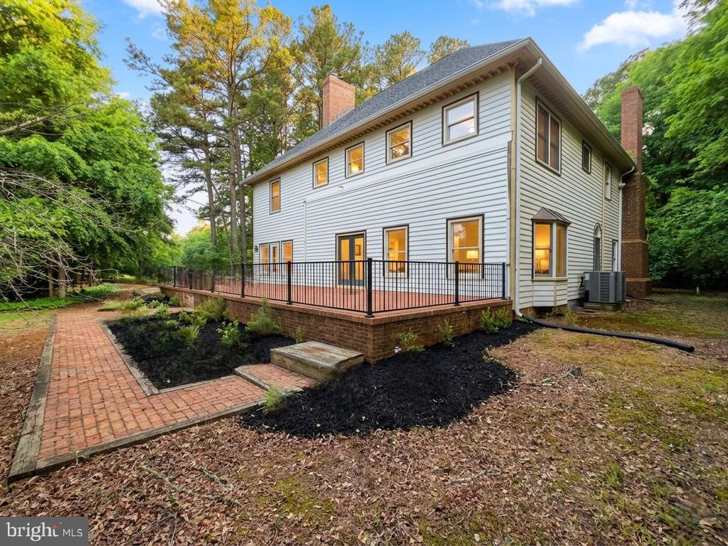 Image 9 of property listing at 11429 ASSATEAGUE RD, Berlin, MD 21811