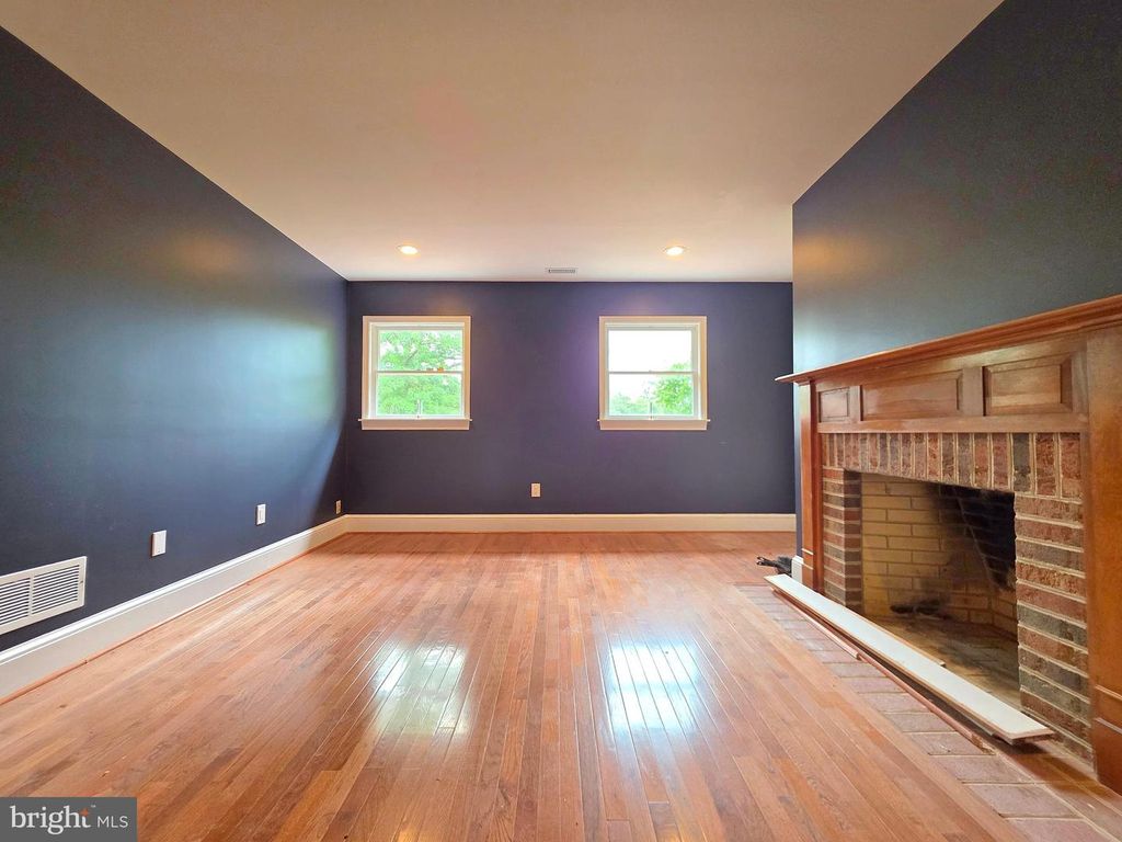 Image 95 of property listing at 11429 ASSATEAGUE RD, Berlin, MD 21811