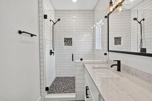 11005 7th ST, Jonestown, TX 78645