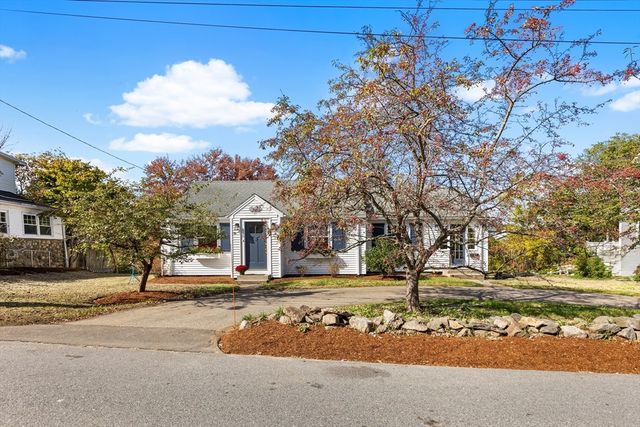 9 Locust St, Woburn, MA 01801