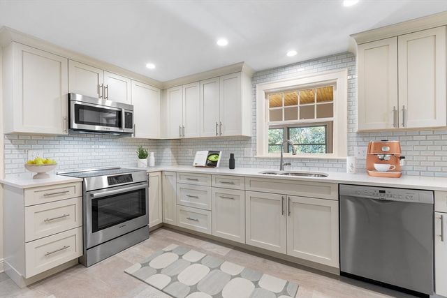 9 Locust St, Woburn, MA 01801